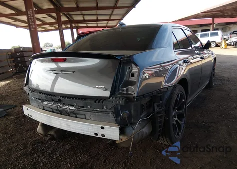 2019 Chrysler 300 300S z USA, uszkodzony, nr VIN 2C3CCABG1KH559807